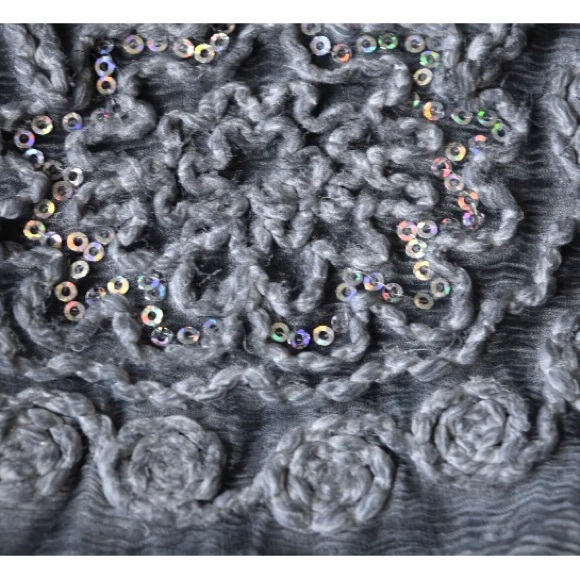 Soft Surroundings Crinkle Grey Silk Romance Embroidered Overlay Tunic Se… - Picture 9 of 9